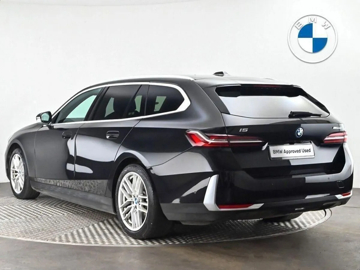BMW i5 eDrive40 Sport Edition Touring - Image 2