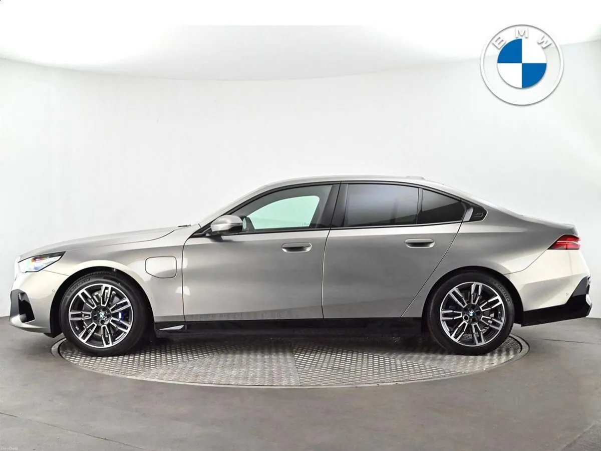 BMW 5-Series 530e M Sport Saloon - Image 3