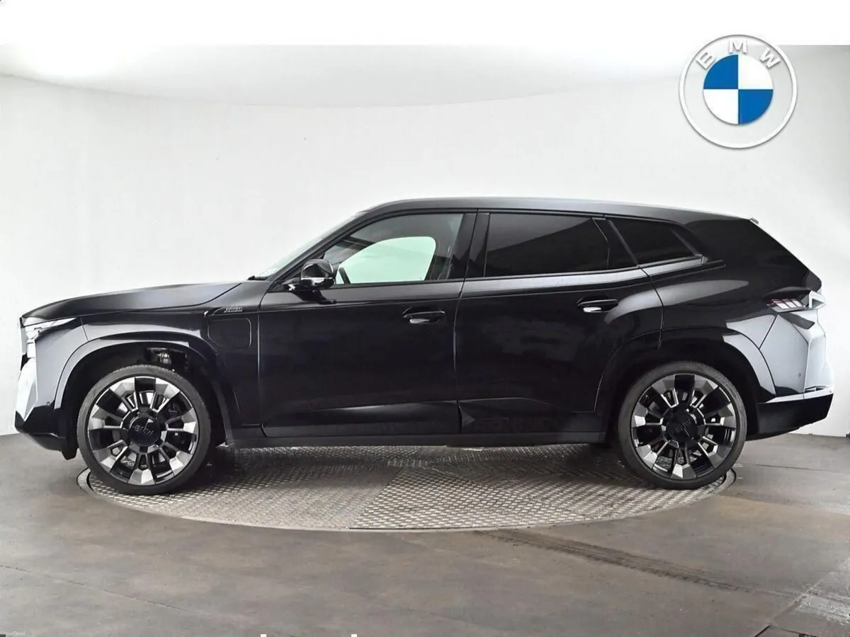 BMW XM 50e - Image 3