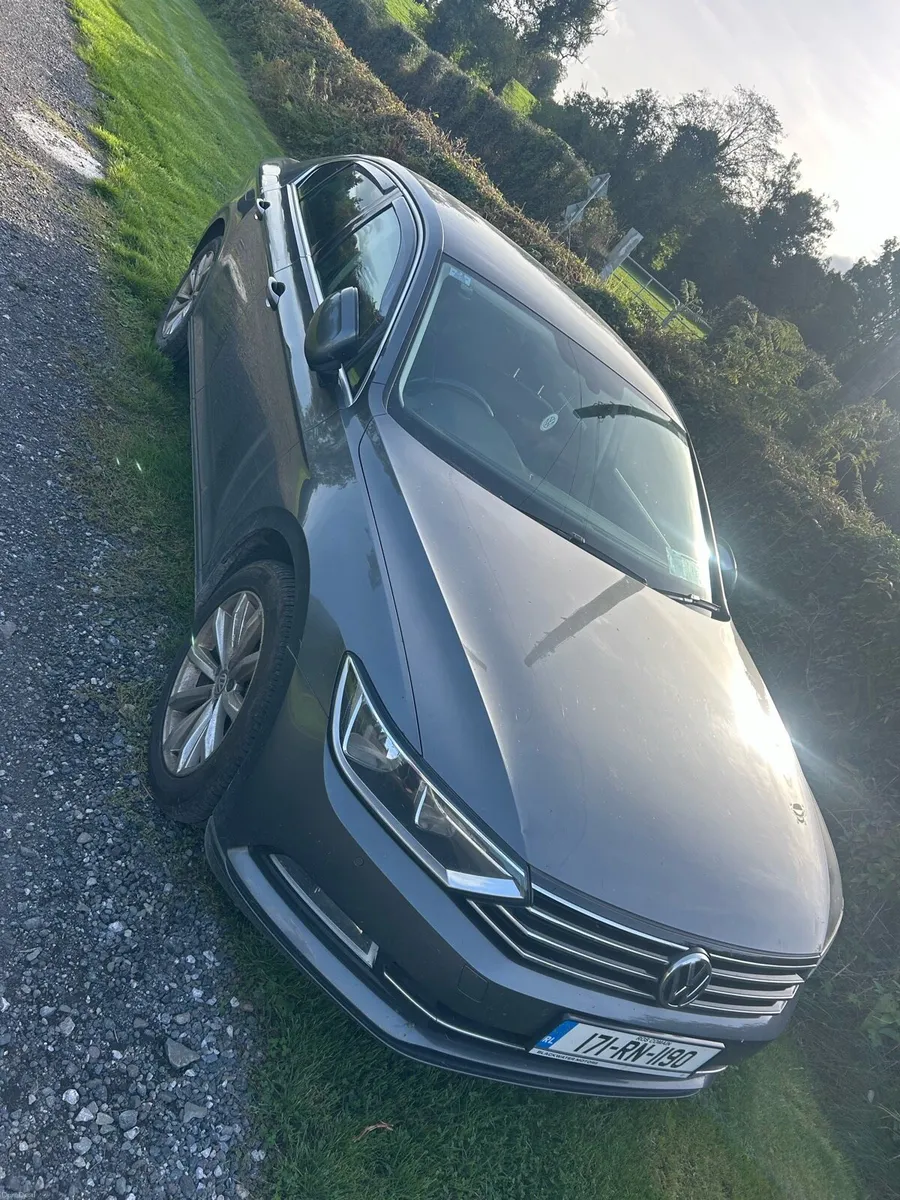 Volkswagen Passat - Image 1