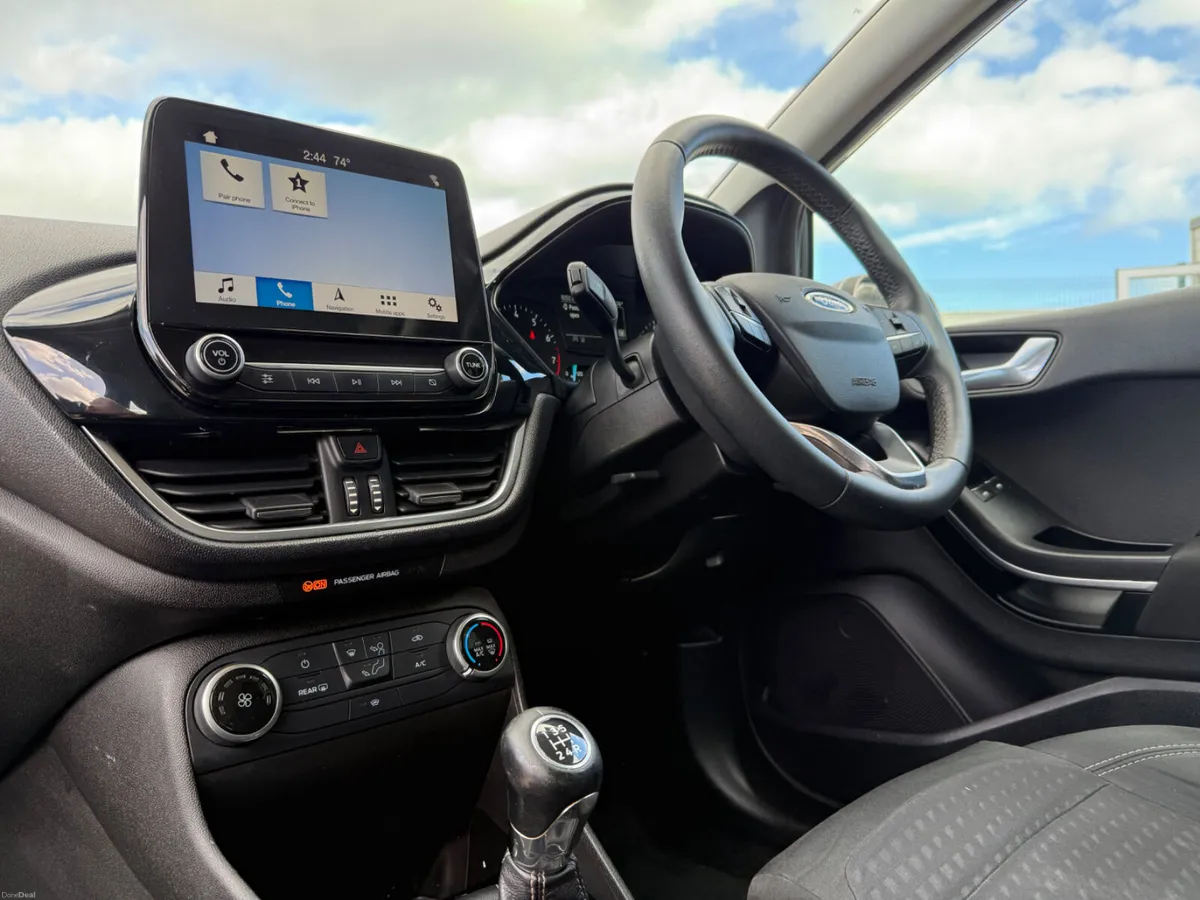 2018 Ford Fiesta 1.1L Zetec 5dr - Image 3