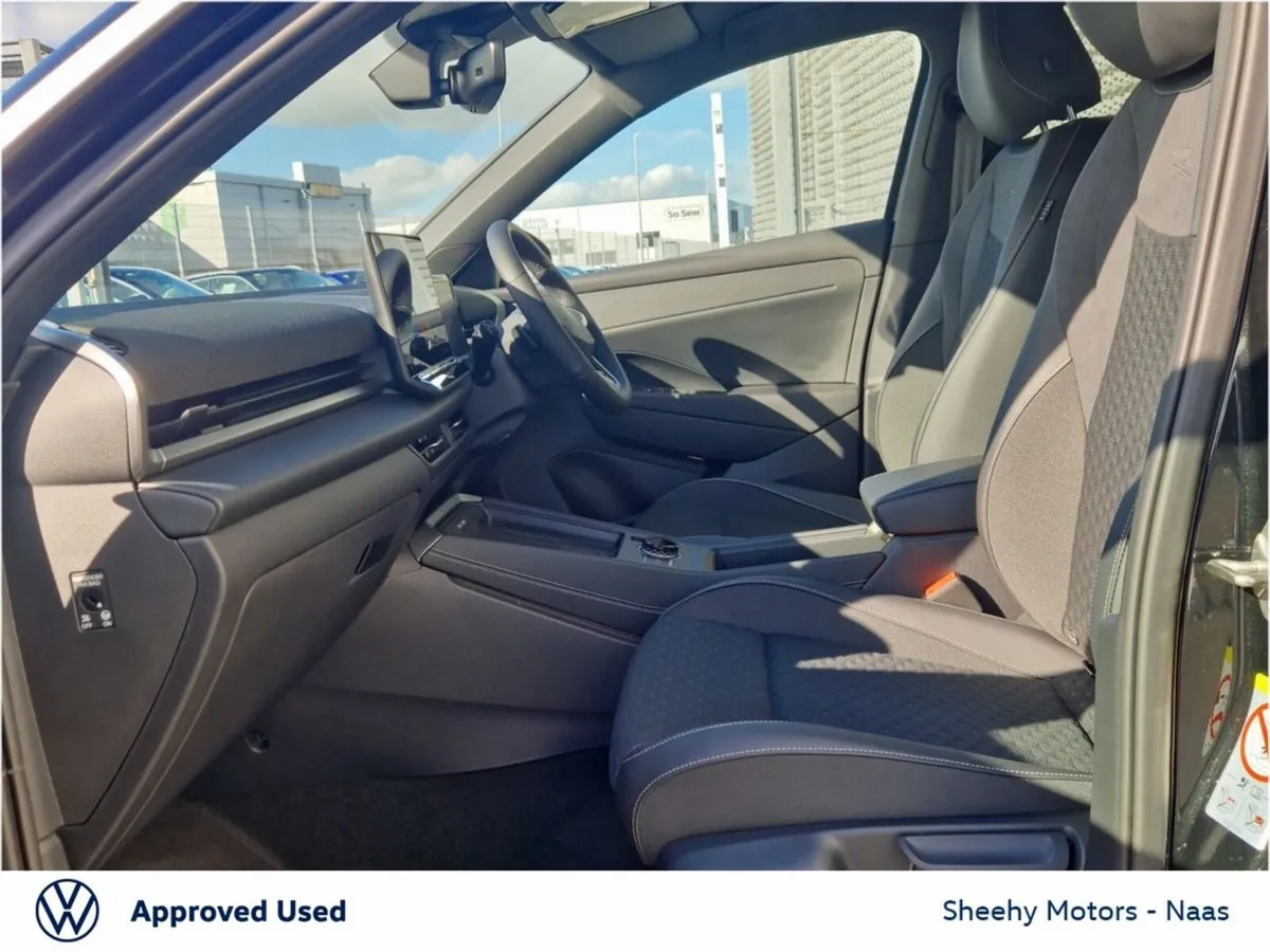 Volkswagen T-Roc R-Line + 1.5TSI MHEV DSG - Image 4