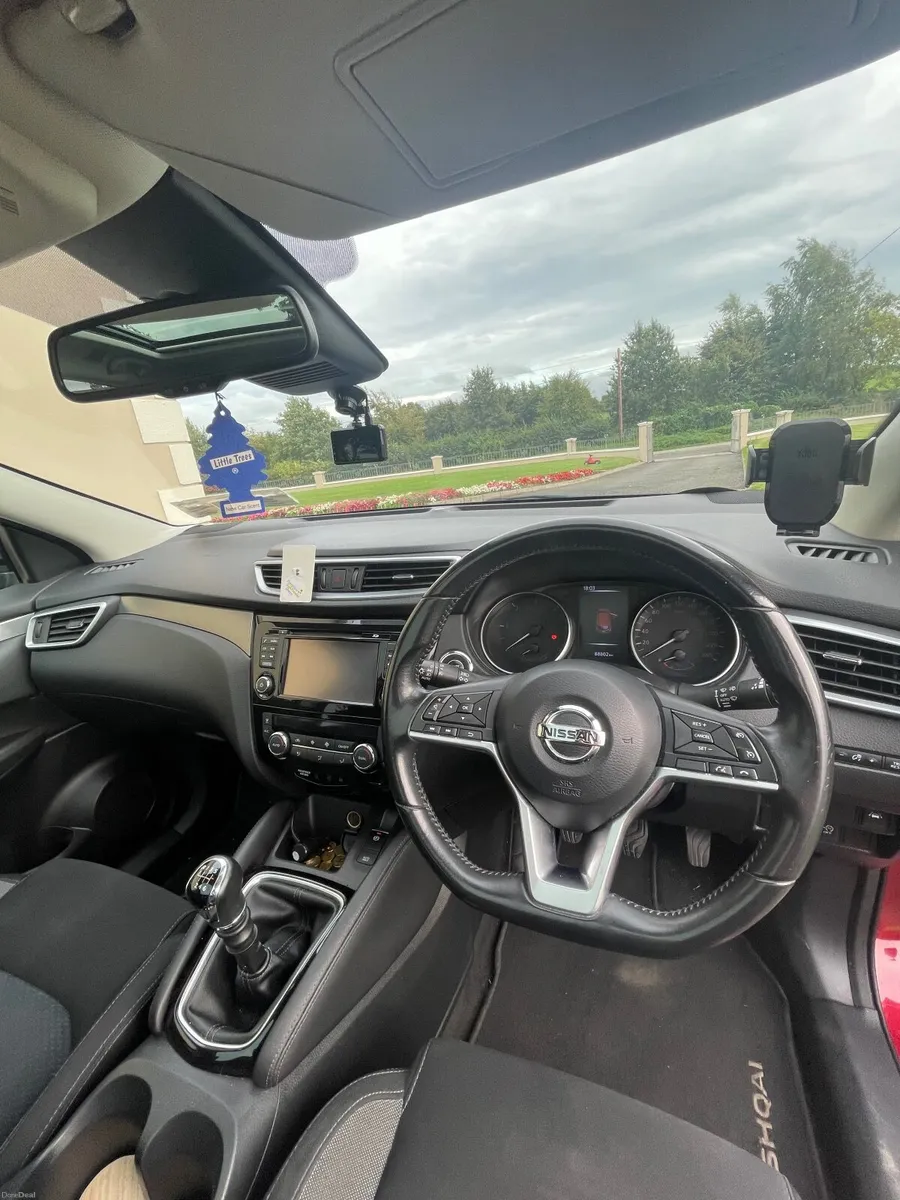 Nissan Qashqai 1.5 DCI SV Premium - Image 6