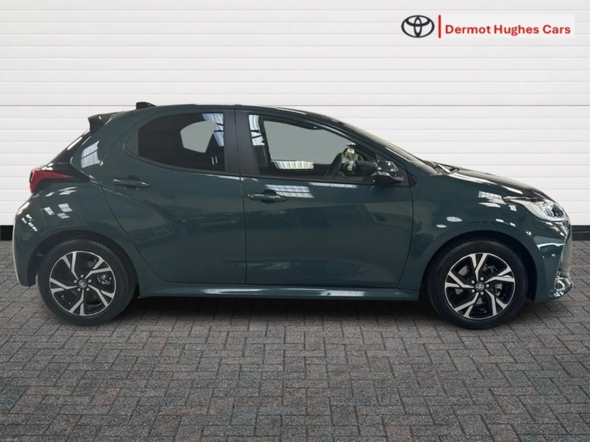 Toyota Yaris LUNA SPORT HYBRID AUTO - Image 3