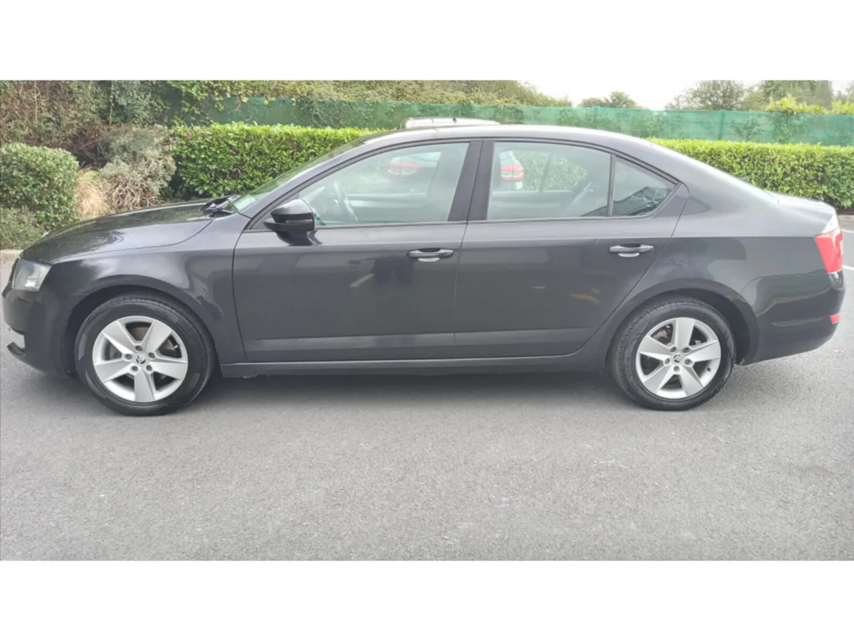 Skoda Octavia / 2013 / 1.6 DIESEL / MANUAL - Image 5