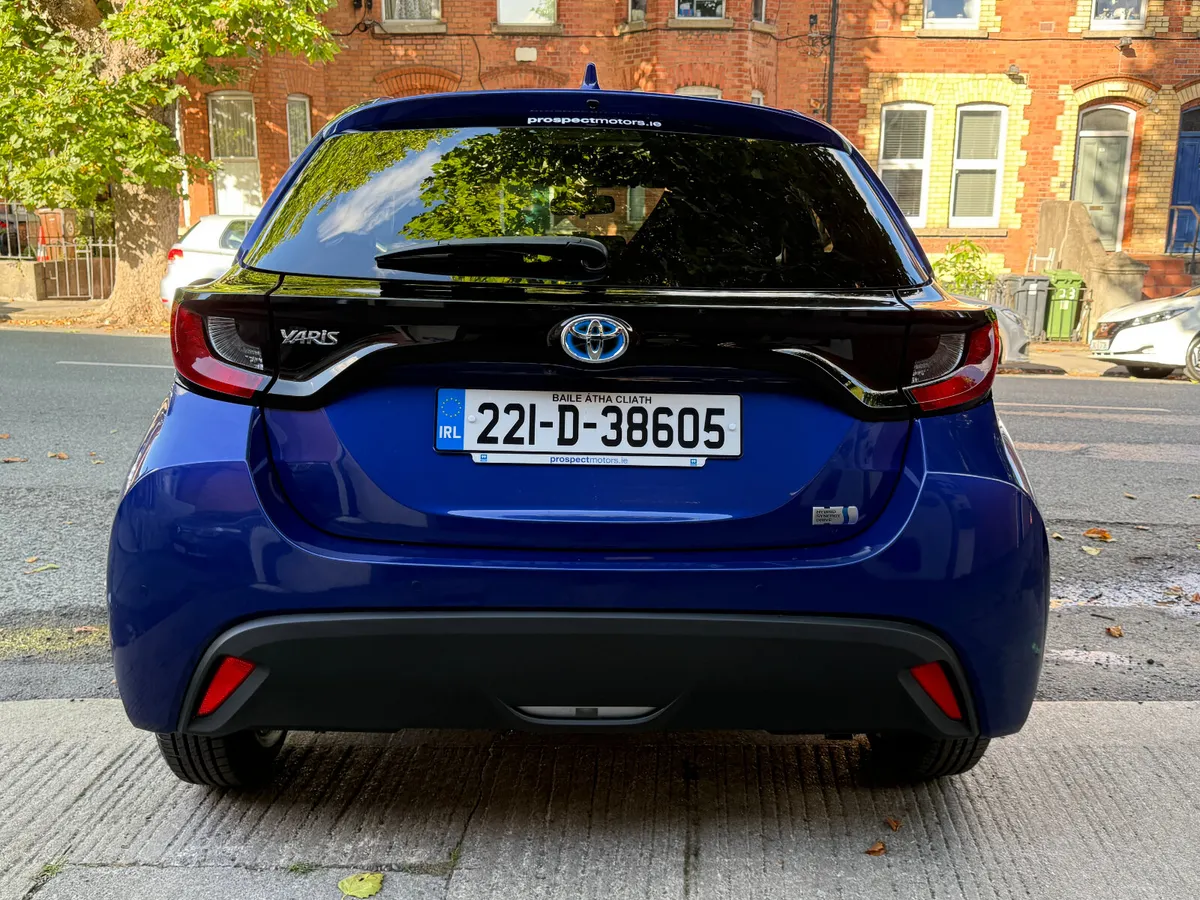 2022 Toyota Yaris, Hybrid Automatic, 84km, New Nct - Image 6
