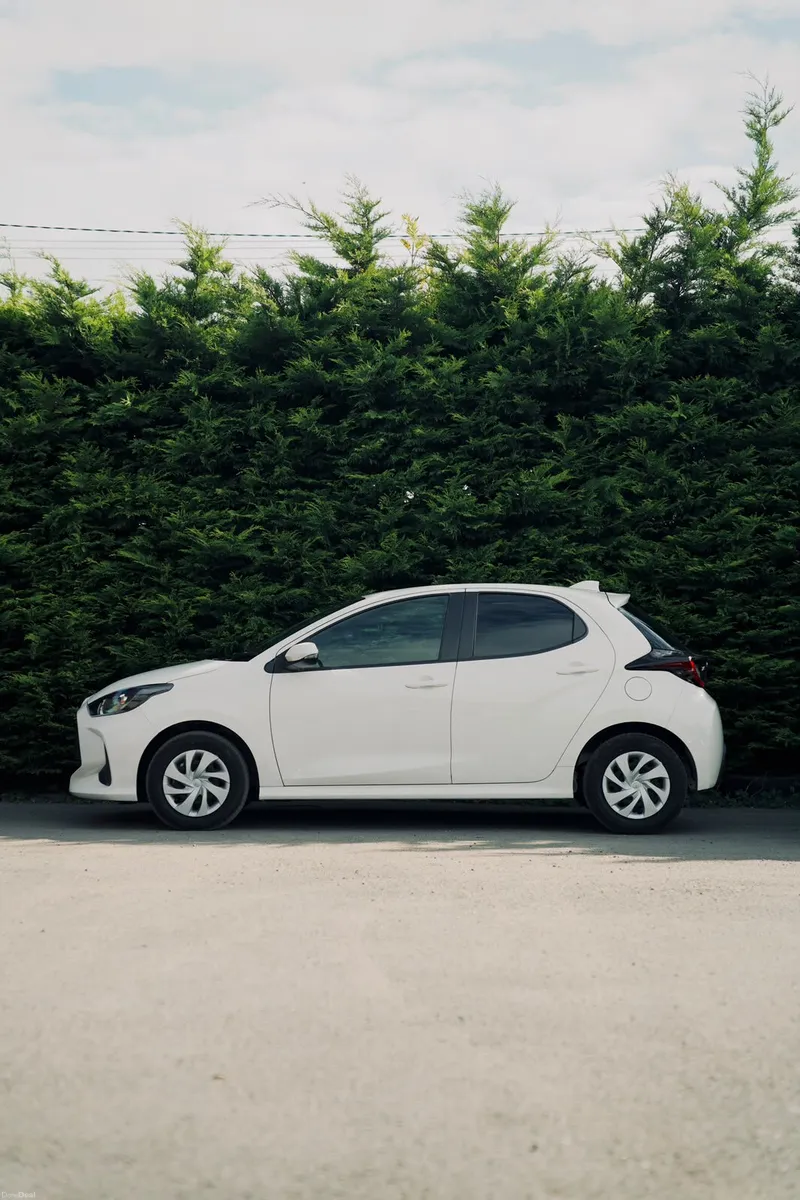 Toyota Yaris 1.5 Hybrid 2023 | Stylish & Efficient - Image 2