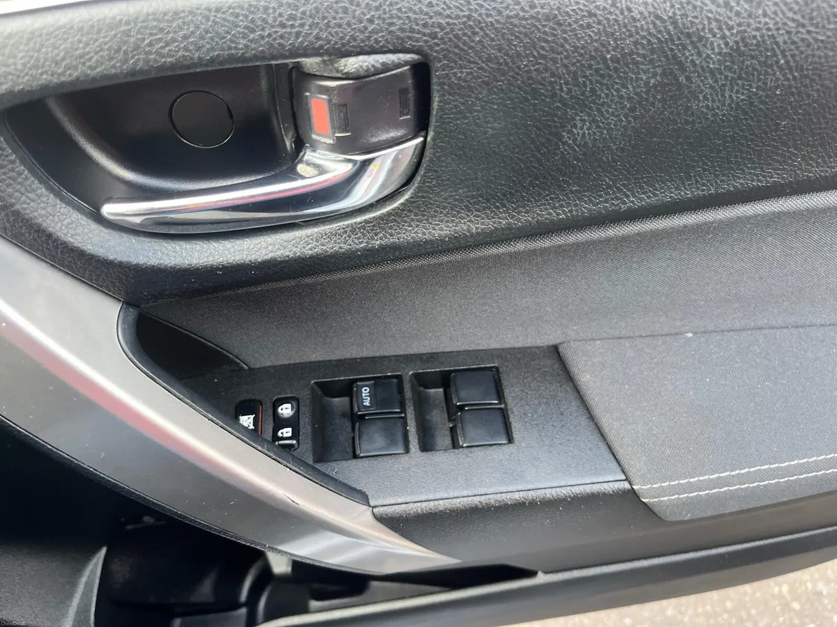 Toyota Corolla 2015 - Image 6