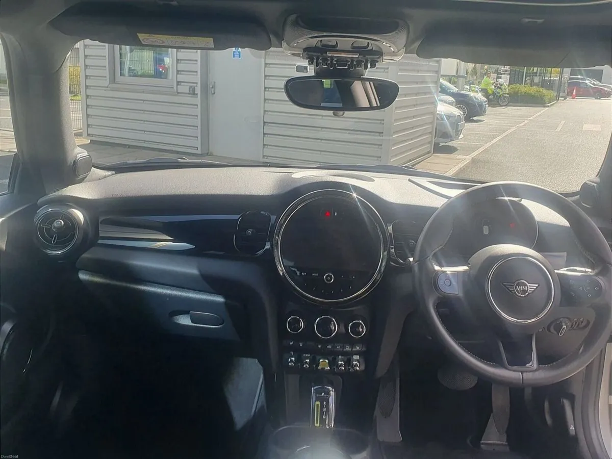 Mini Cooper Cooper E - Image 3