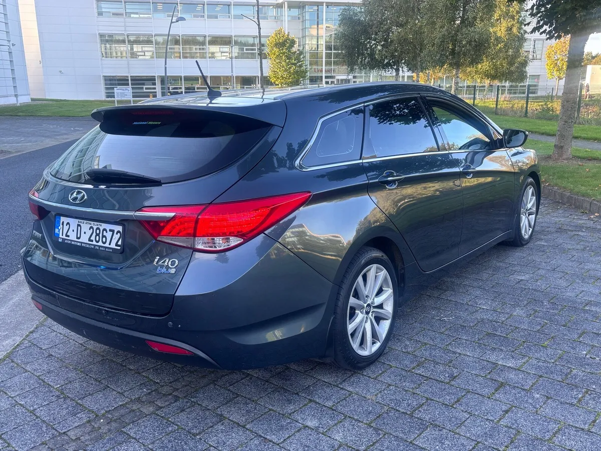 12 Hyundai i40 1.7 Executive nct & tax - Image 3