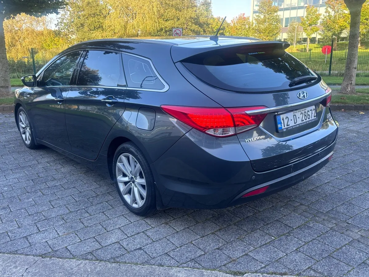 12 Hyundai i40 1.7 Executive nct & tax - Image 6