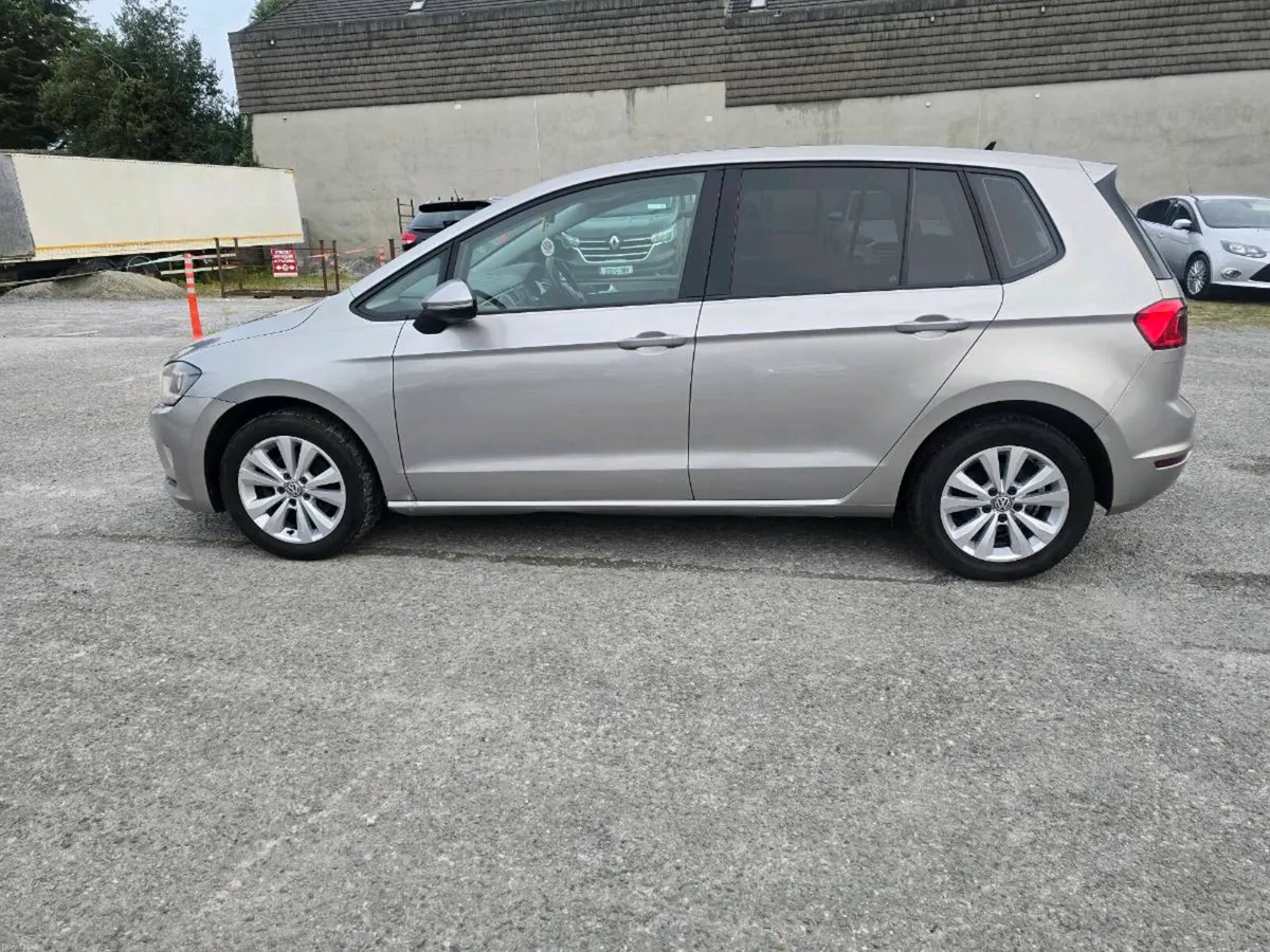 Volkswagen golf - Image 4