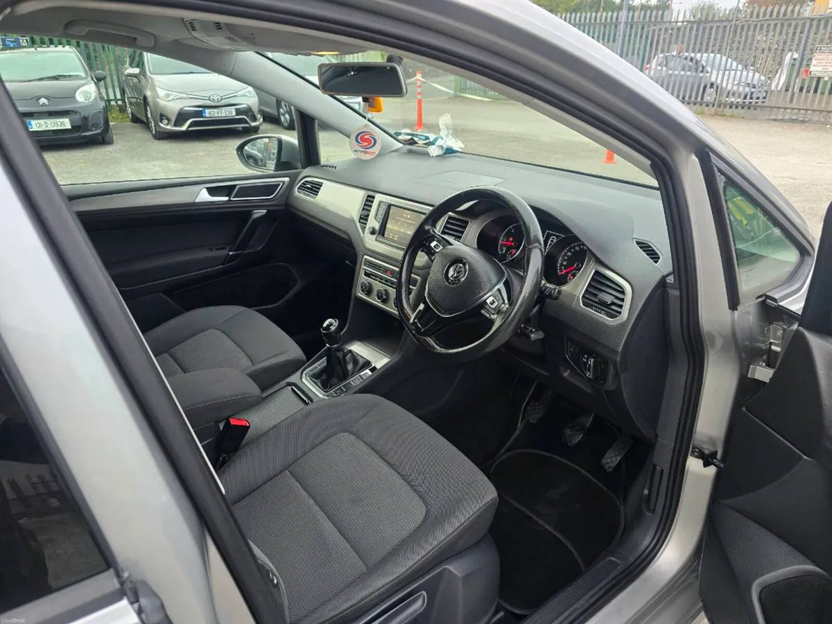 Volkswagen golf - Image 5