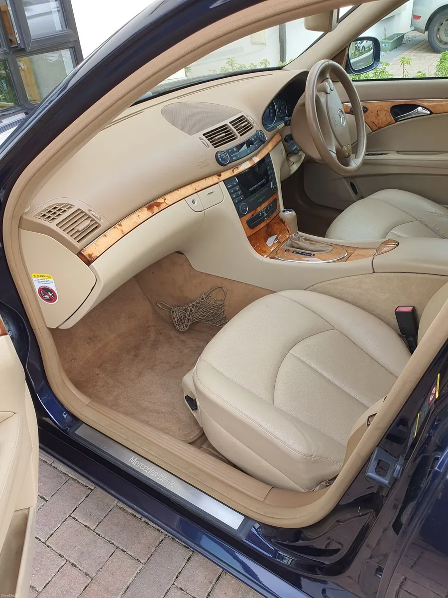 2009 Mercedes-Benz E-200 Kompressor - Image 4