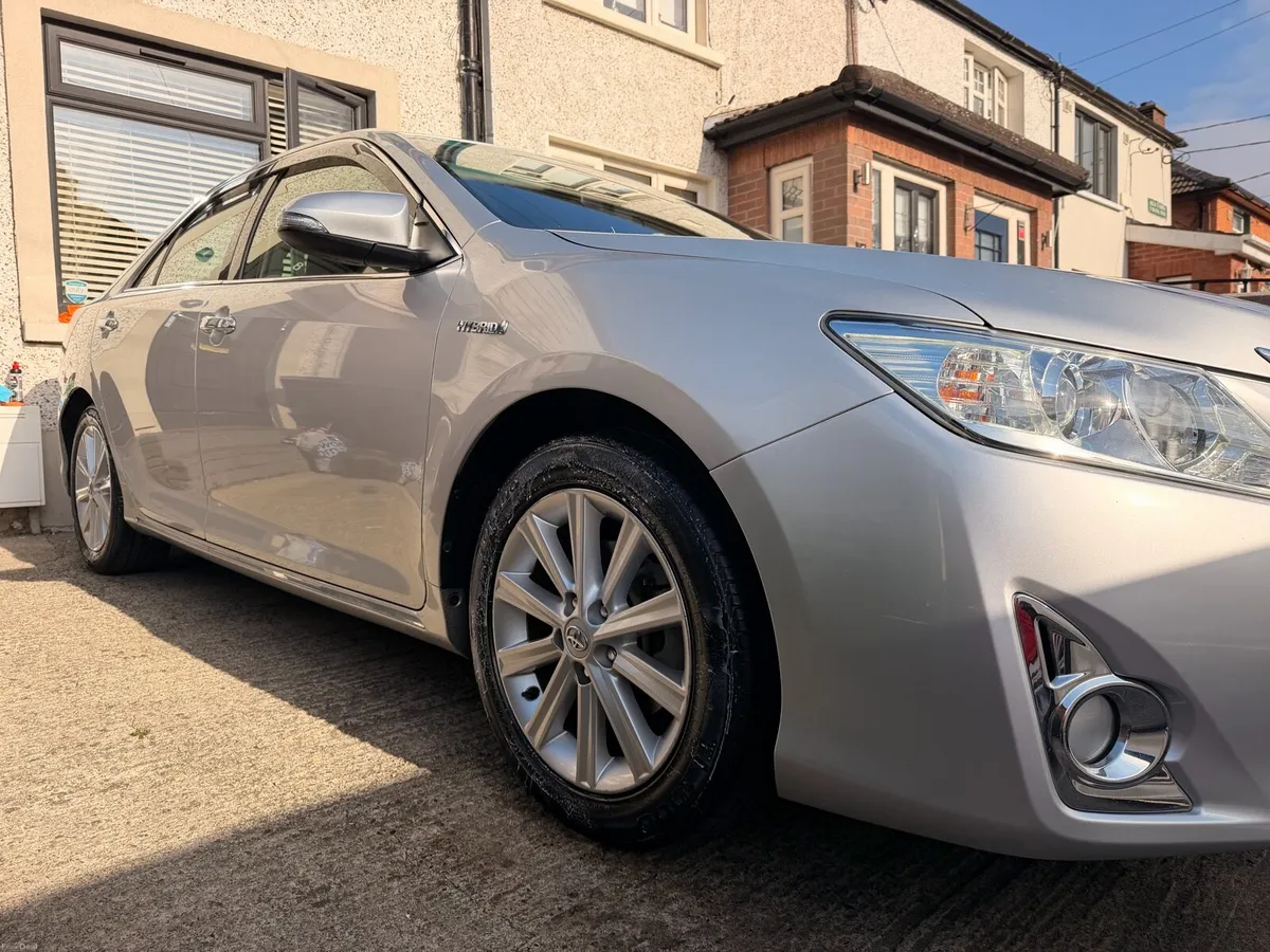 Toyota Camry Hybrid LOOK 👀 - Image 2