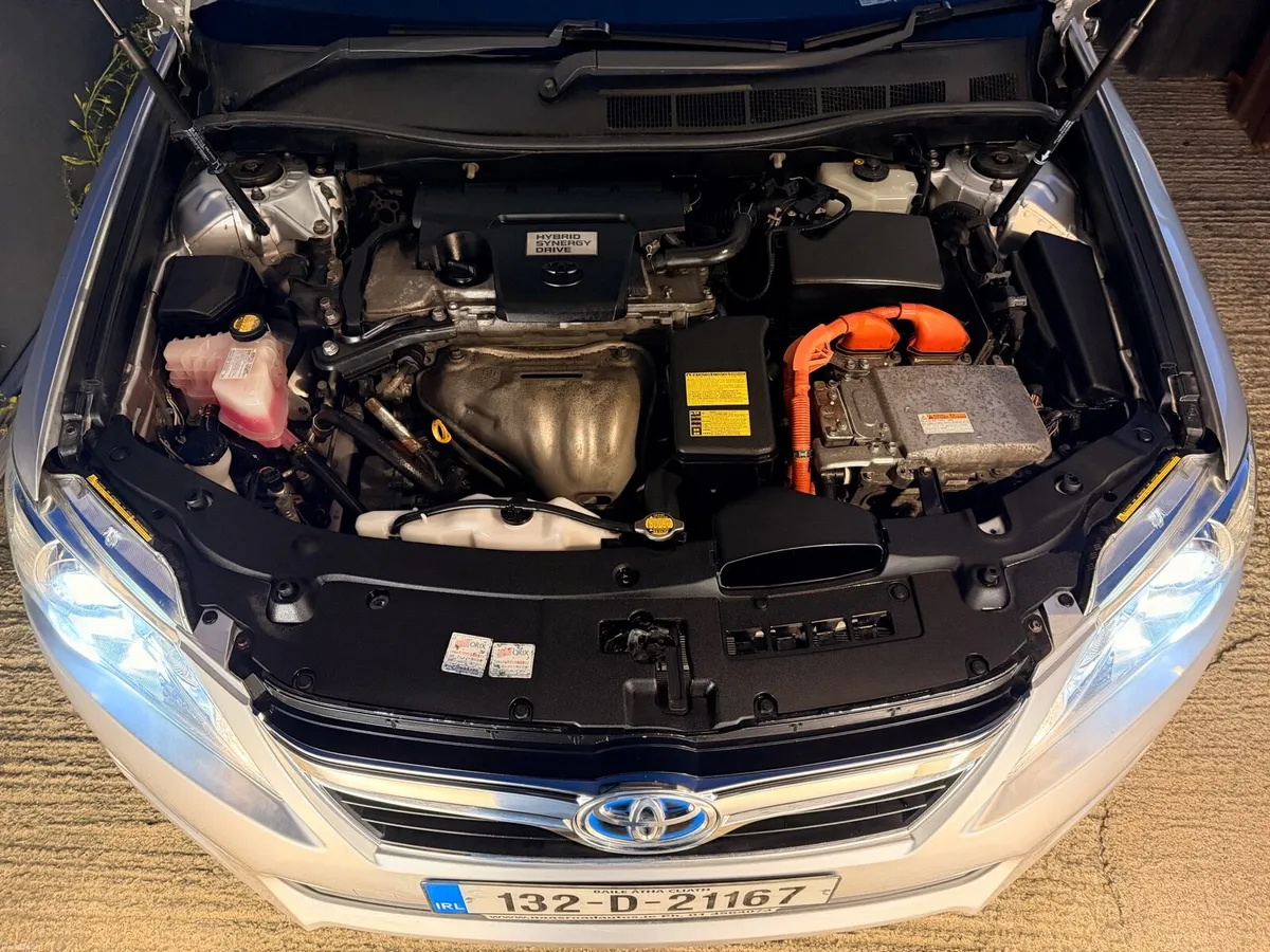 Toyota Camry Hybrid LOOK 👀 - Image 3