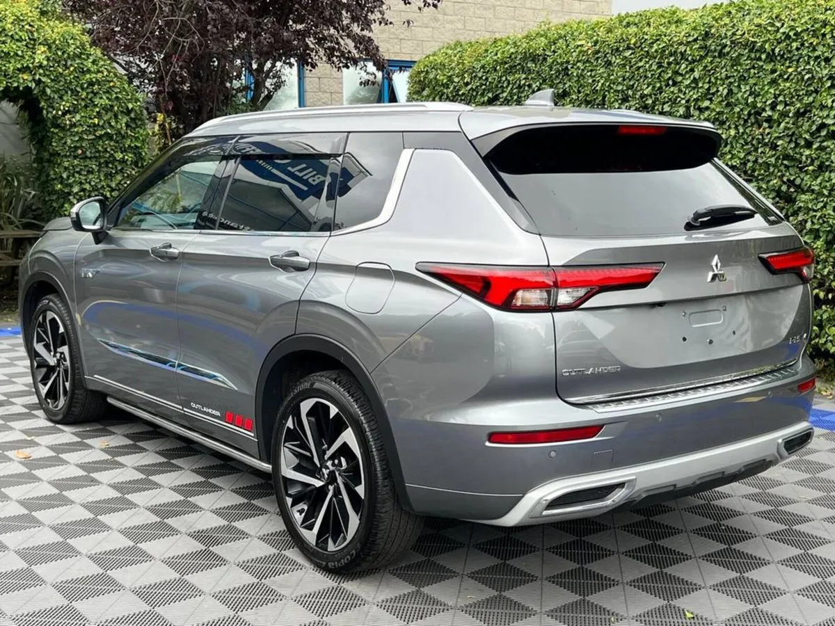 Mitsubishi Outlander 7-SEATER 2.4 HYBRID AUTO // B - Image 5