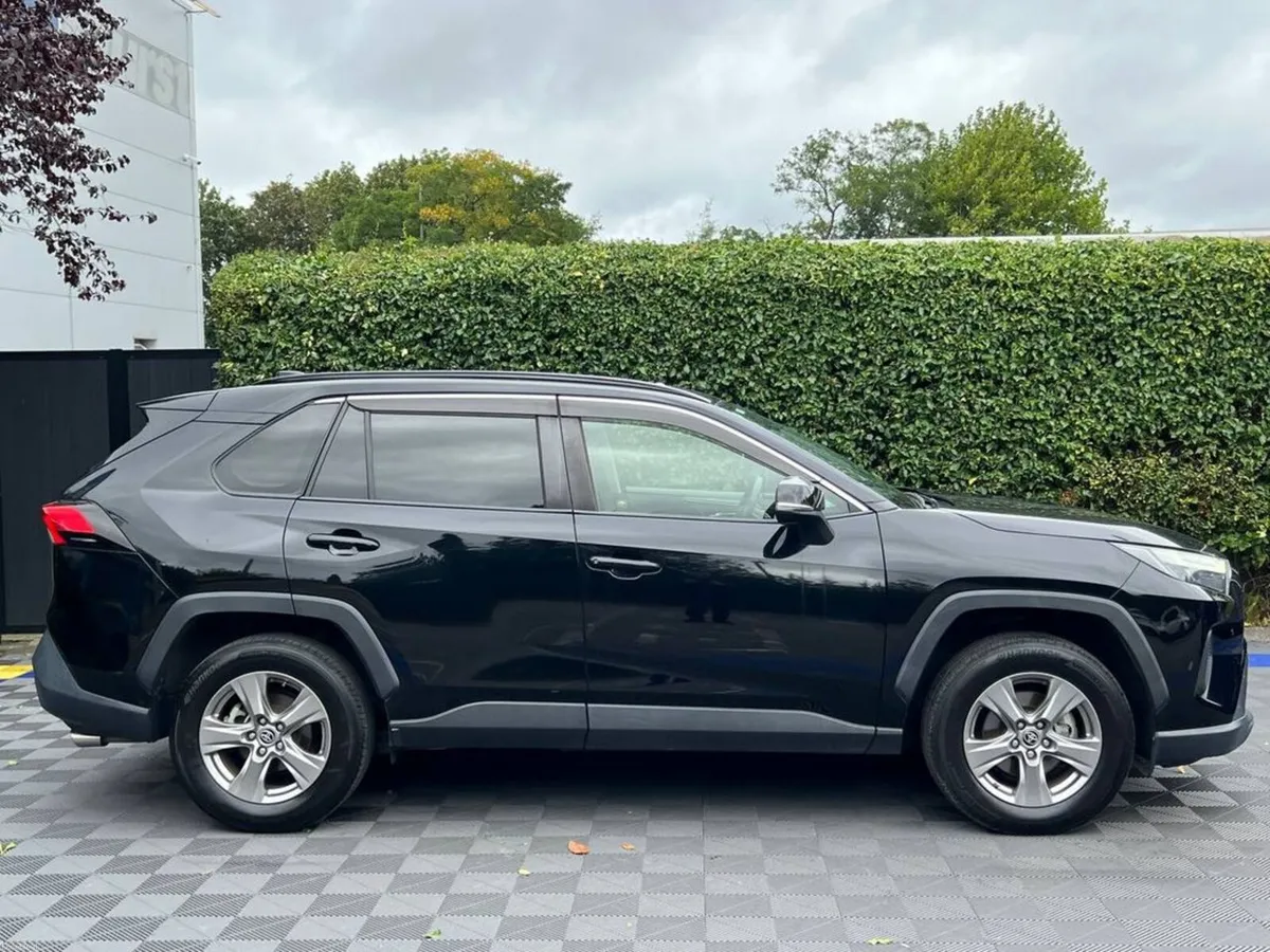 Toyota RAV4 2.5 HYBRID AUTO // APPLE CARPLAY/ANDRO - Image 3
