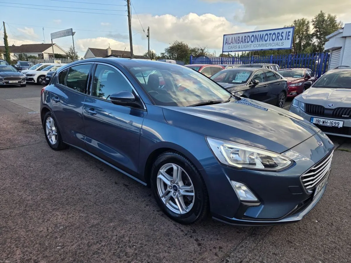 Ford Focus Zetec 120PS 5DR - Image 2