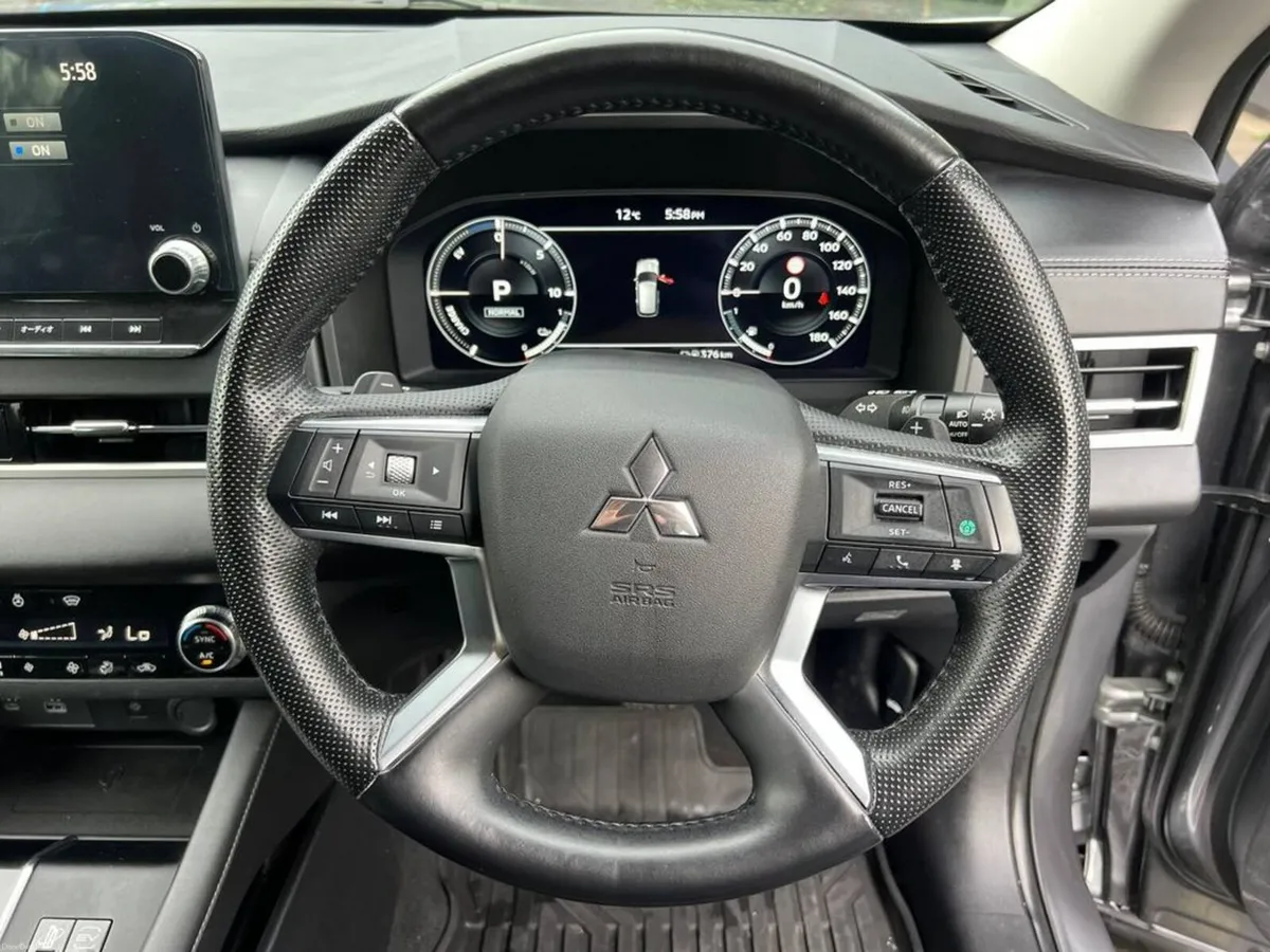 Mitsubishi Outlander 2.4 HYBRID AUTO // LOW MILEAG - Image 4