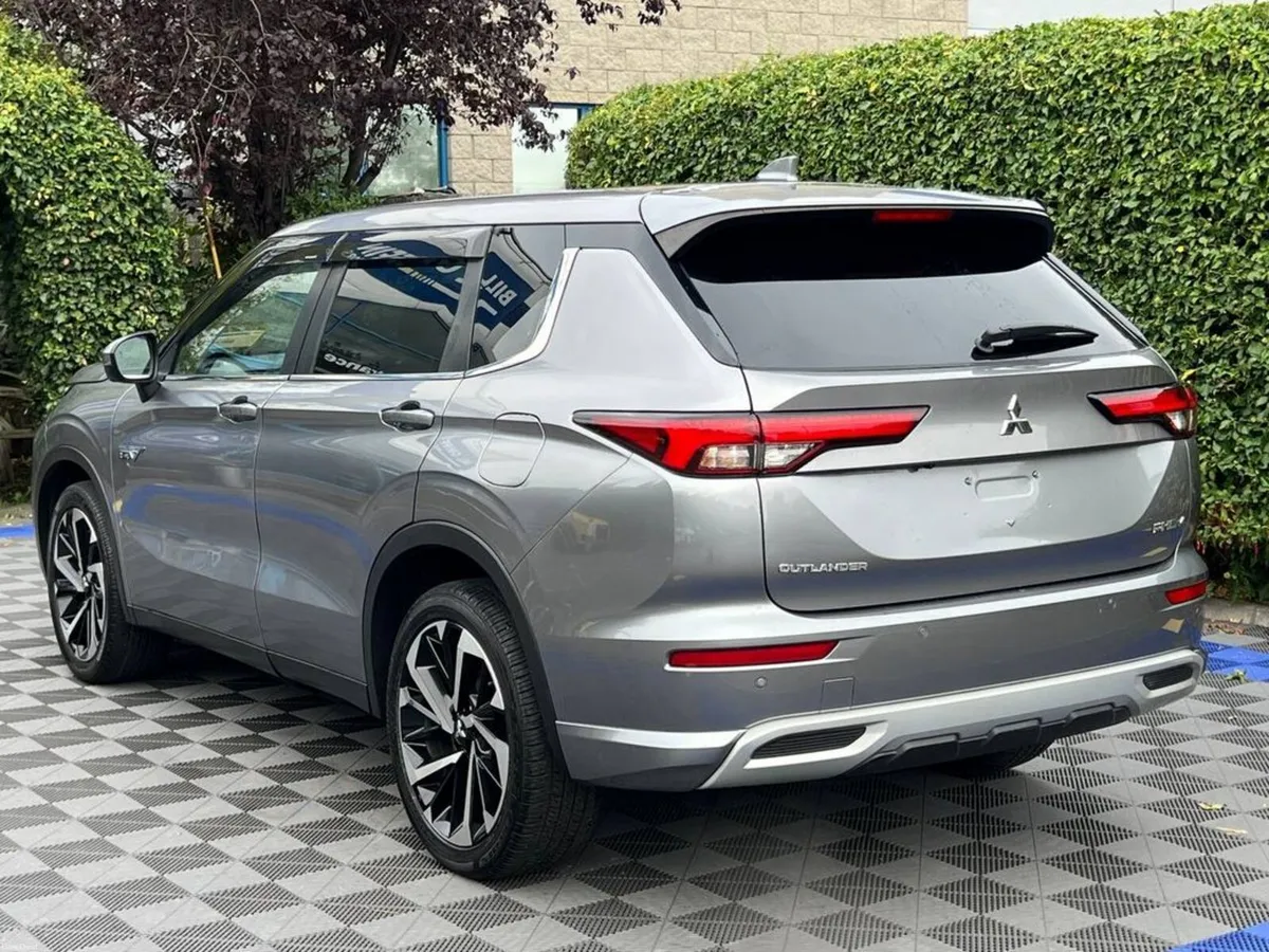 Mitsubishi Outlander 2.4 HYBRID AUTO // LOW MILEAG - Image 5
