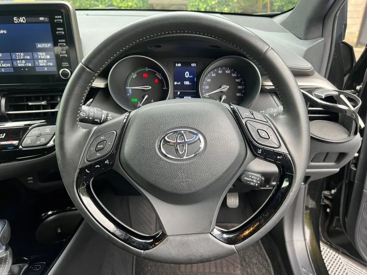 Toyota C-HR 1.8 HYBRID AUTO // APPLE CARPLAY/ANDRO - Image 4