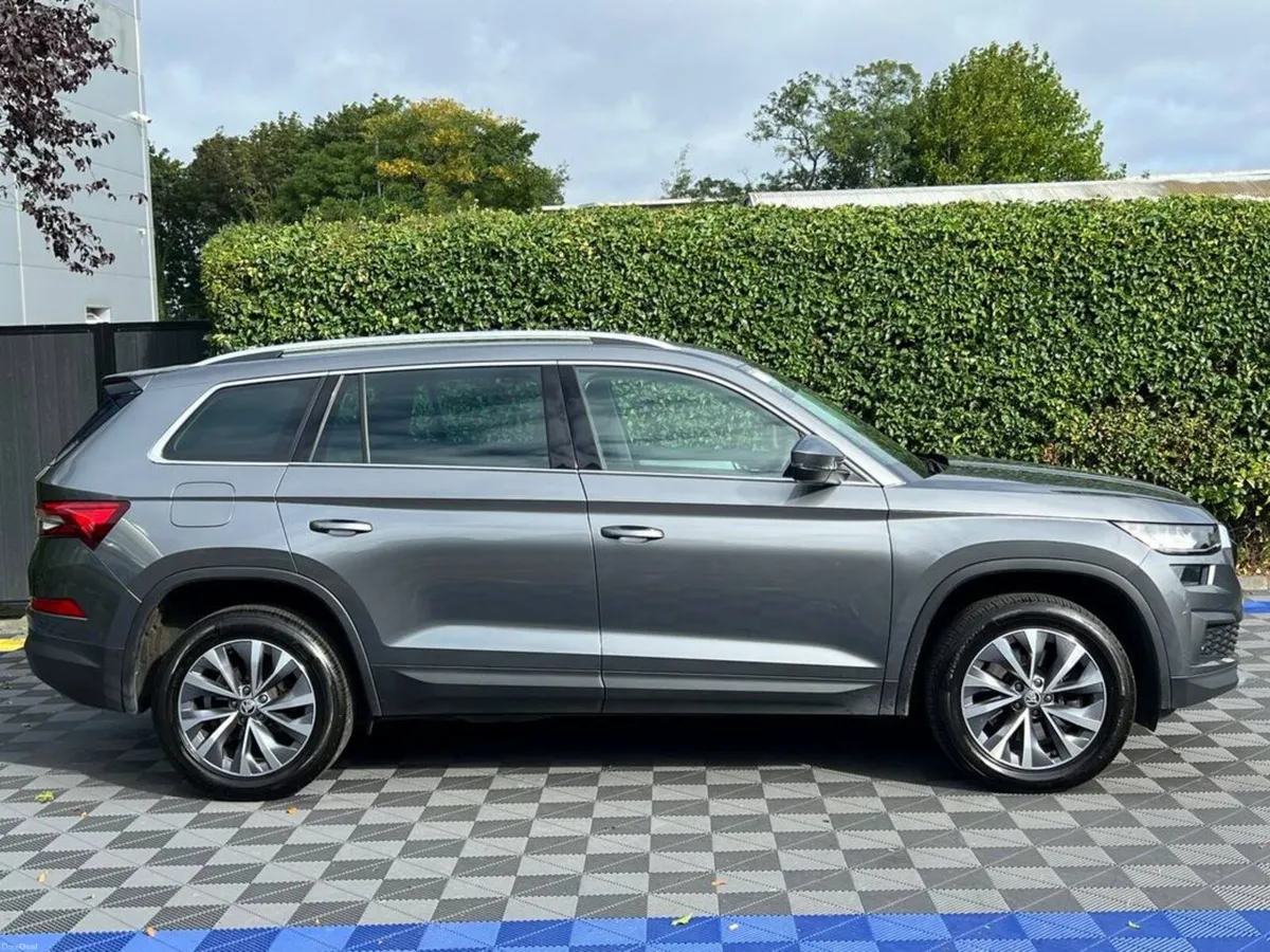 Skoda Kodiaq 7-SEATER AMBITION 2.0 TDI AUTO // REV - Image 2