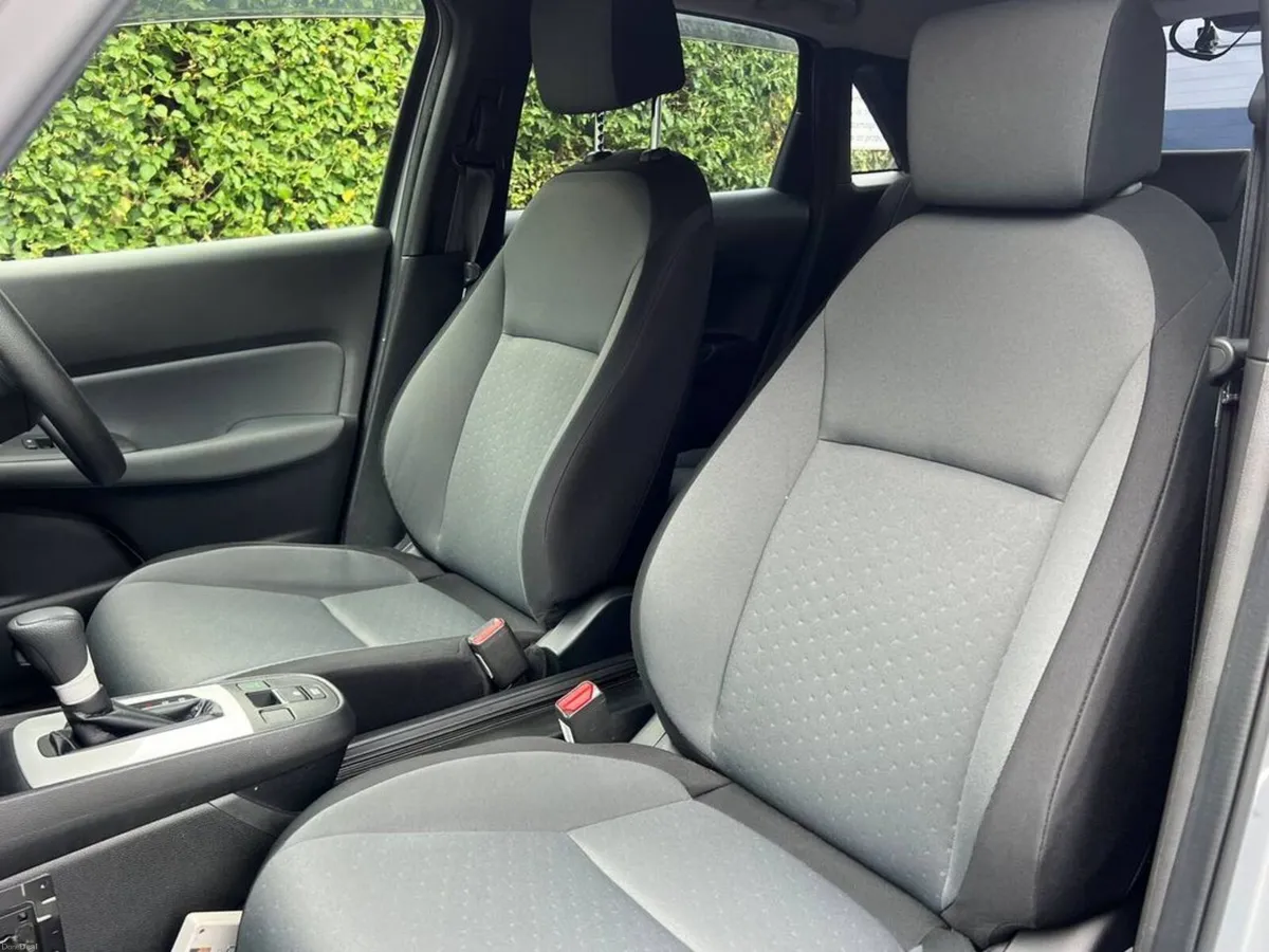 Honda Fit 1.2 HYBRID AUTO // REVERSE CAMERA // DIG - Image 6