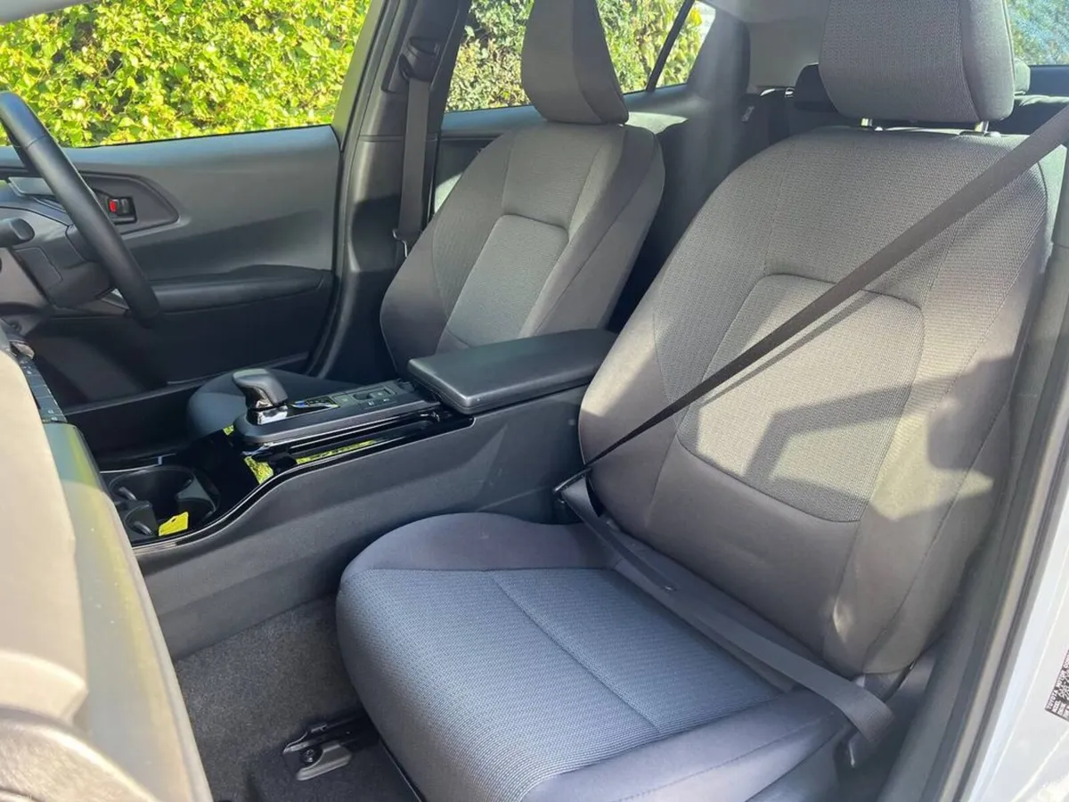 Toyota Prius 1.8 HYBRID AUTO // SERVICE HISTORY // - Image 6