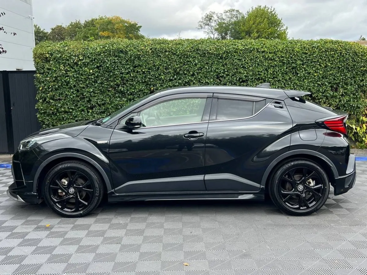 Toyota C-HR G MODE-NERO 1.8 HYBRID AUTO // SERVICE - Image 3