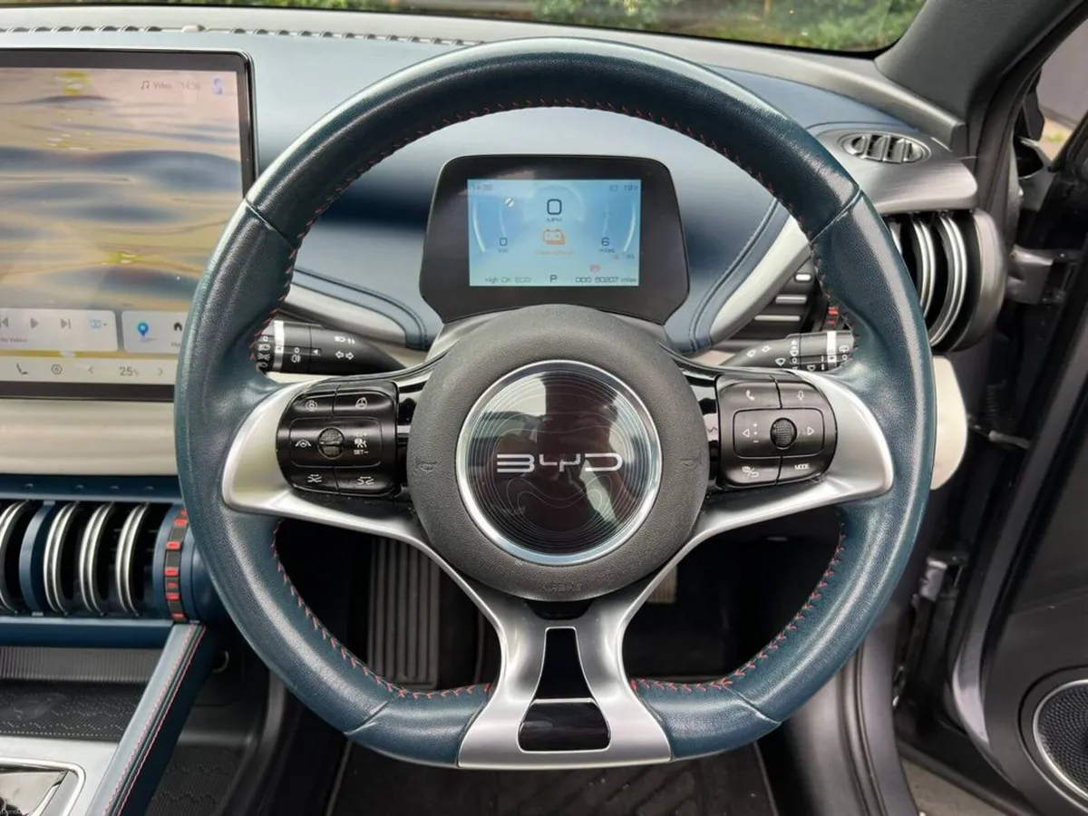 BYD ATTO 3 DESIGN // OPENING PAN ROOF // APPLE CAR - Image 5