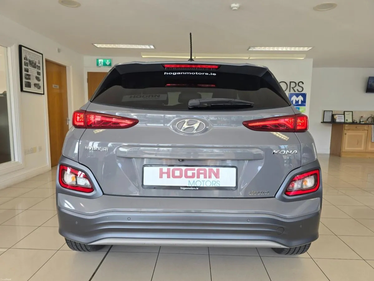 Hyundai KONA Electric 64kWH Premium Automatic *Bes - Image 5