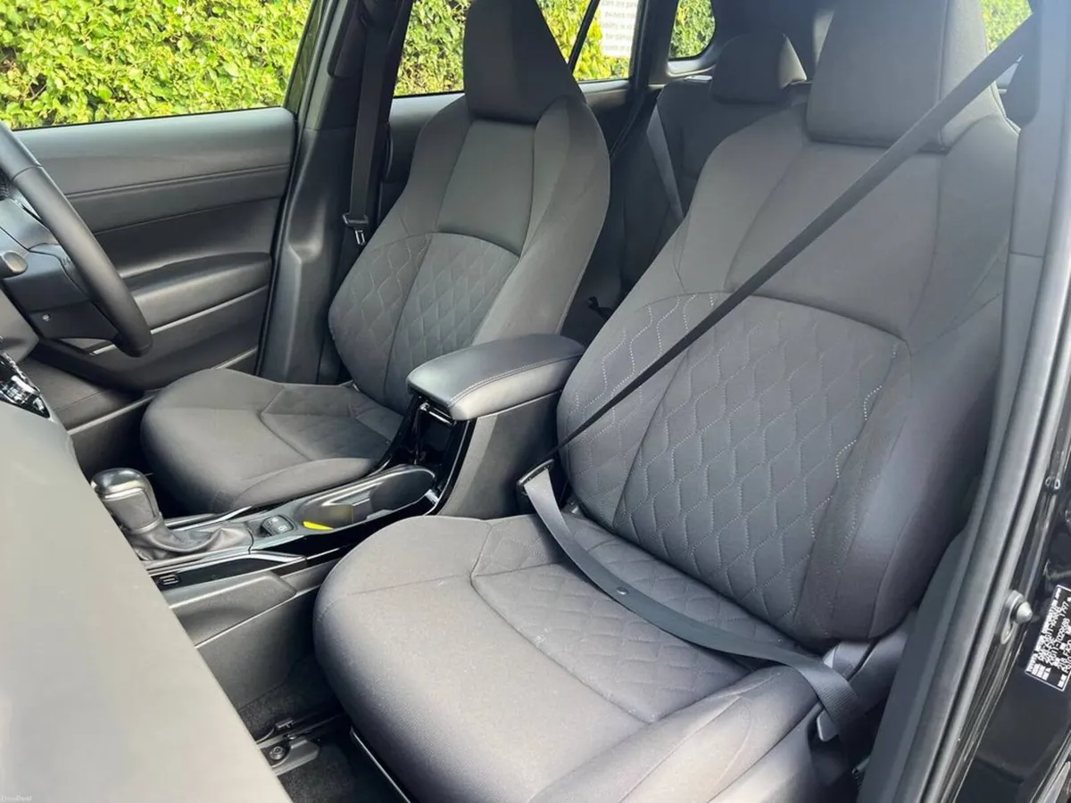 Toyota Corolla Cross 1.8 HYBRID AUTO // ADAPTIVE C - Image 6