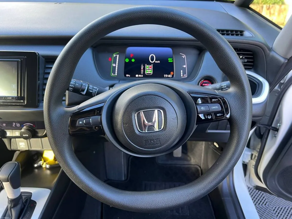 Honda Fit 1.2 HYBRID AUTO // DIGITAL CLUSTER // RE - Image 4