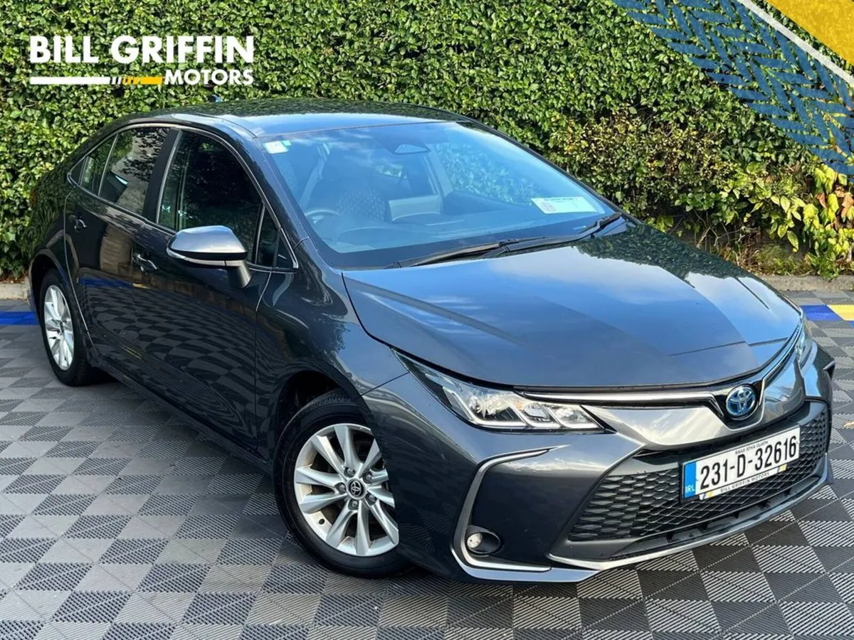 Toyota Corolla LUNA 1.8 HYBRID AUTO // LOW MILEAGE - Image 1
