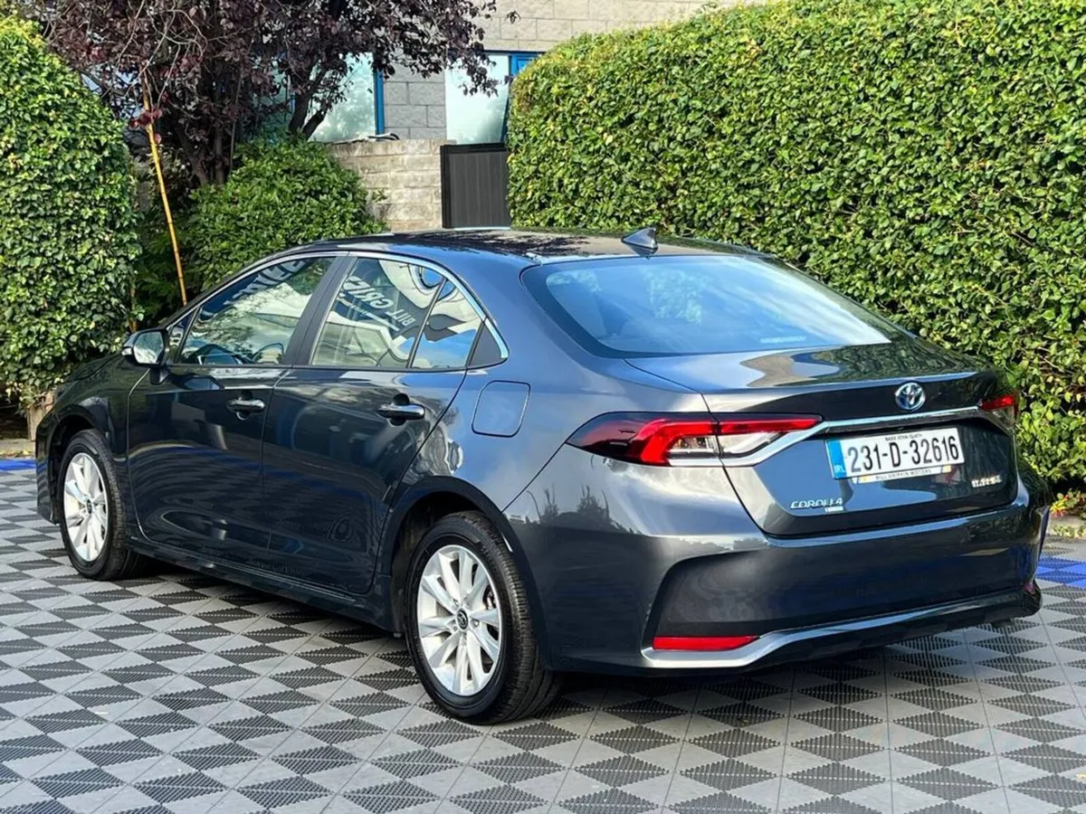 Toyota Corolla LUNA 1.8 HYBRID AUTO // LOW MILEAGE - Image 5