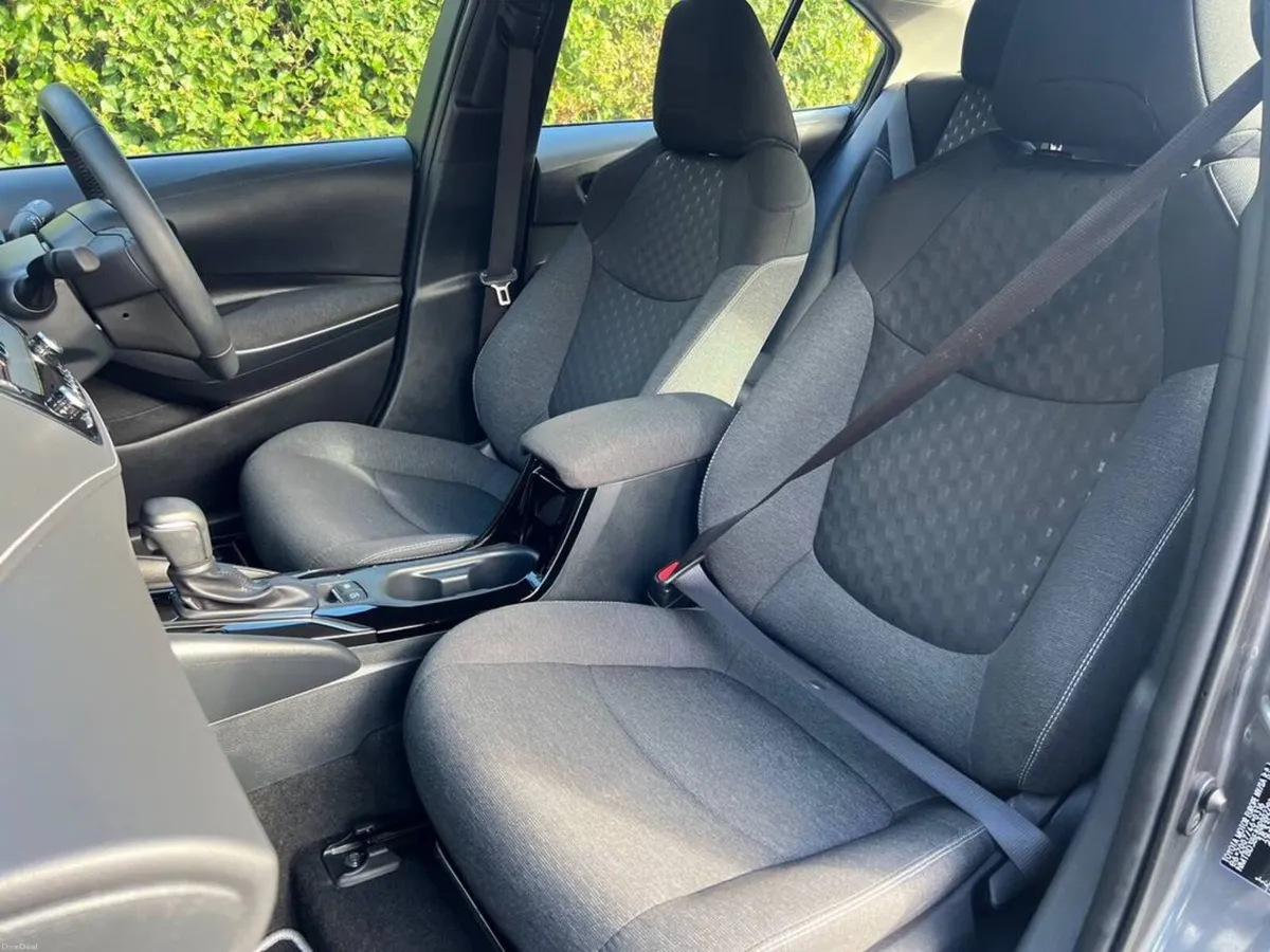 Toyota Corolla LUNA 1.8 HYBRID AUTO // LOW MILEAGE - Image 6