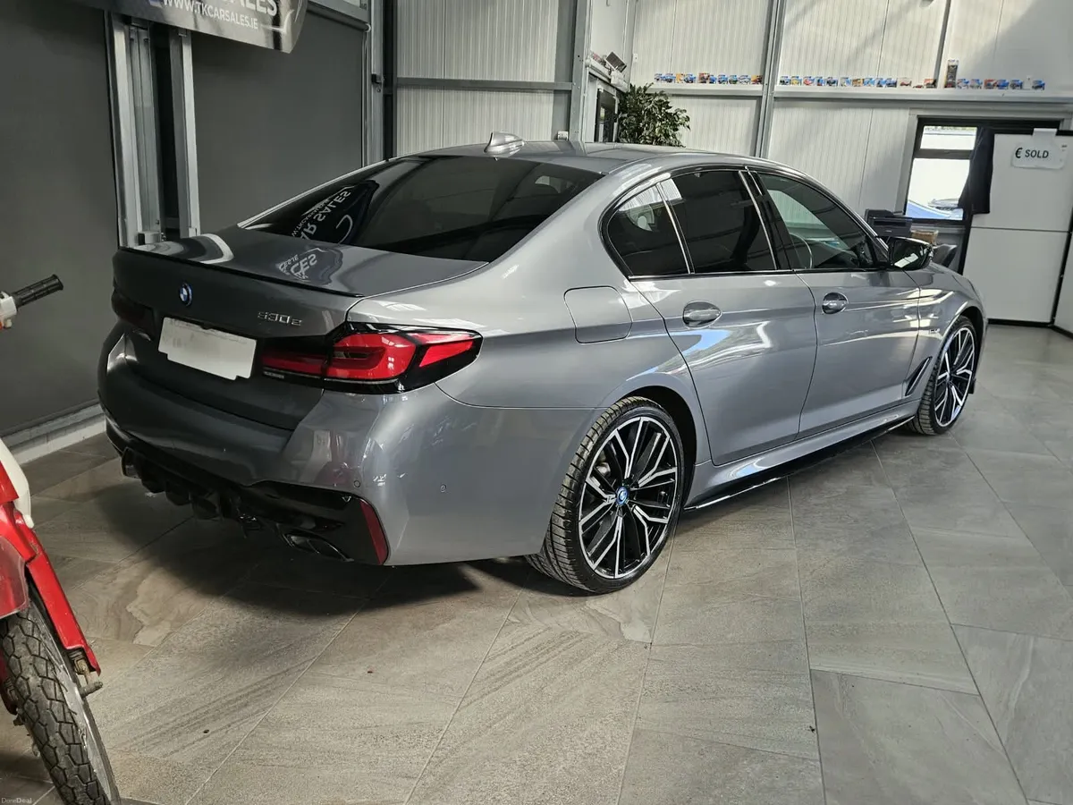 222 BMW 530 E M-SPORT HYBRID - Image 3
