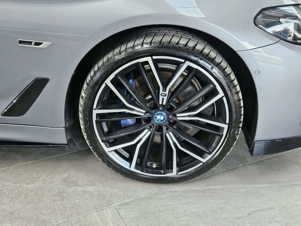 222 BMW 530 E M-SPORT HYBRID - Image 6
