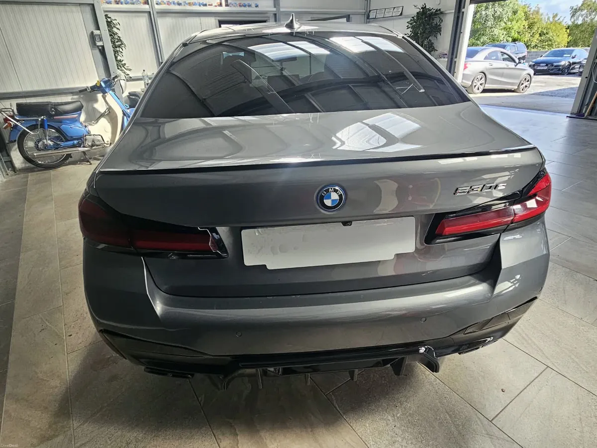 222 BMW 530 E M-SPORT HYBRID - Image 4