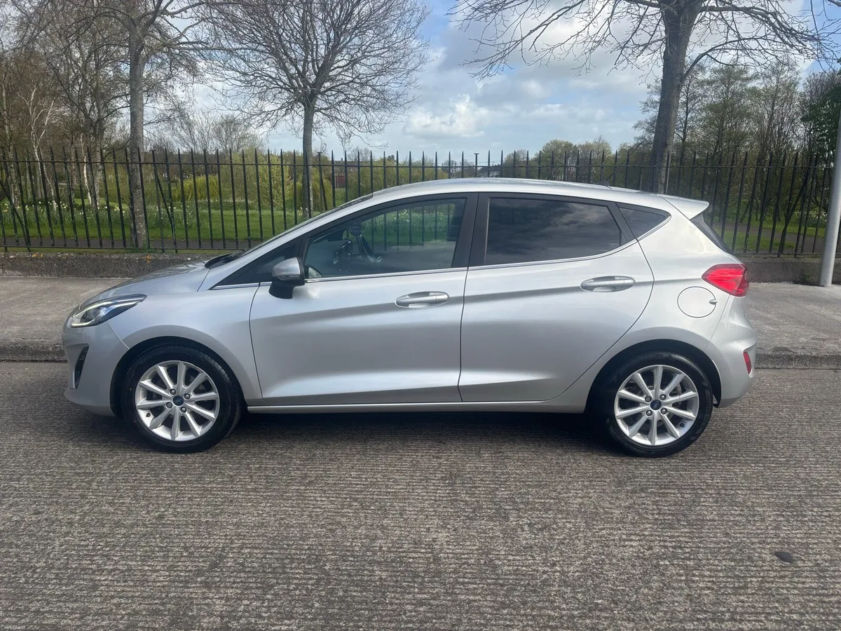 Fiesta low miles - Image 6
