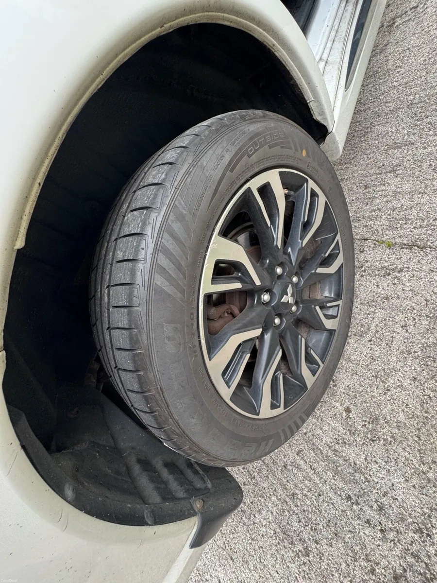 Outlander phev 4WD HYBRID - Image 5