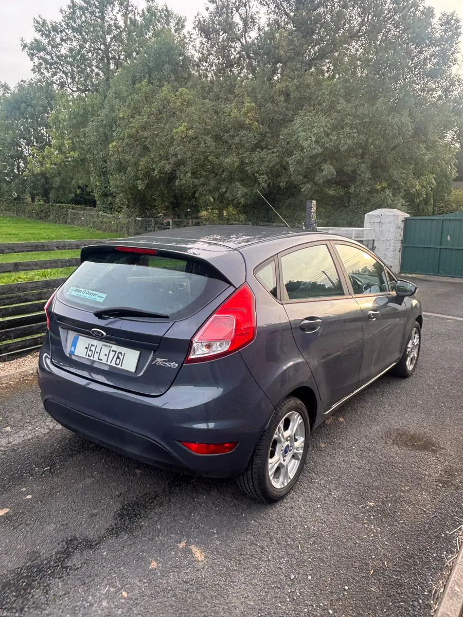 Ford Fiesta 2015 - Image 2