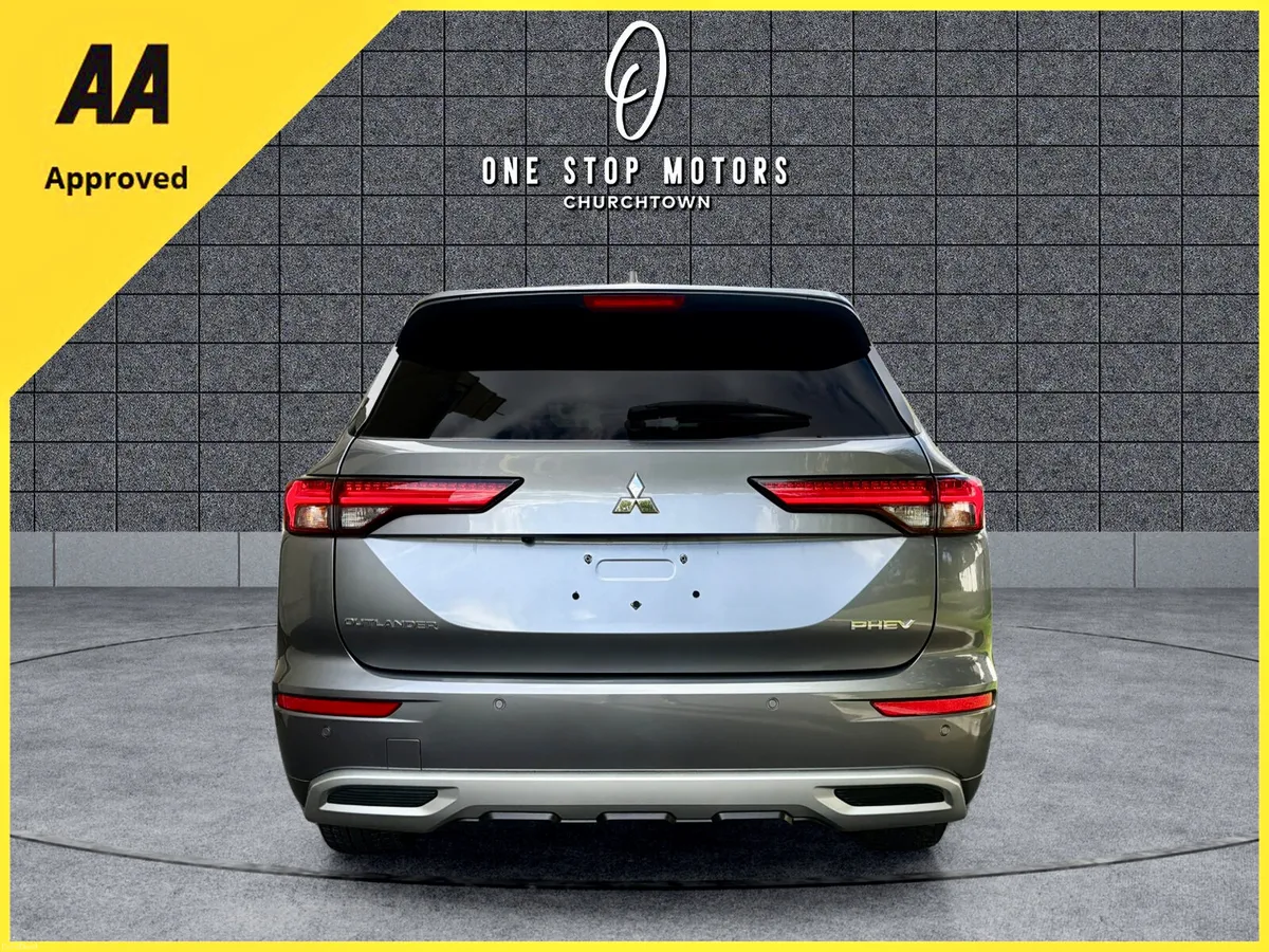2023 Mitsubishi Outlander PHEV •MASSAGE+PANORAMIC• - Image 5