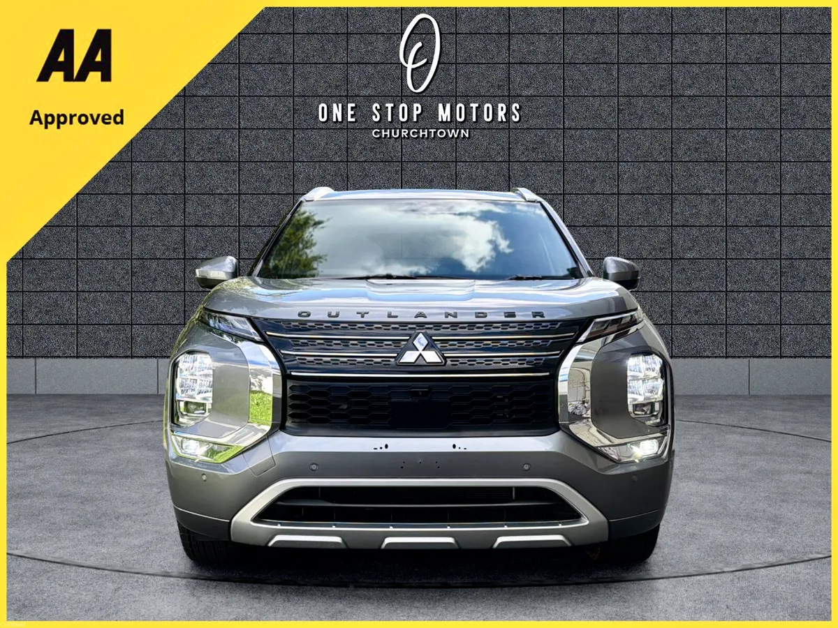 2023 Mitsubishi Outlander PHEV •MASSAGE+PANORAMIC• - Image 2