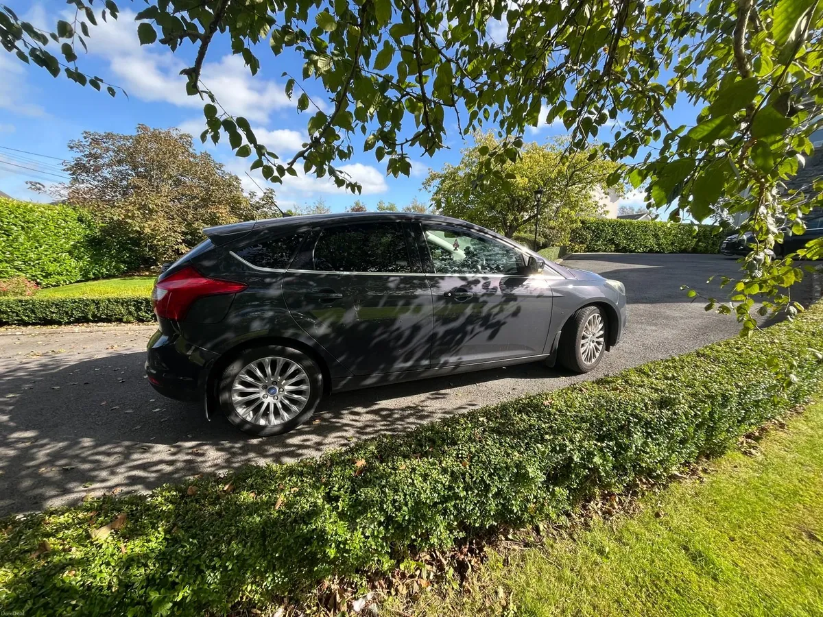 Ford Focus 2011 - Image 2