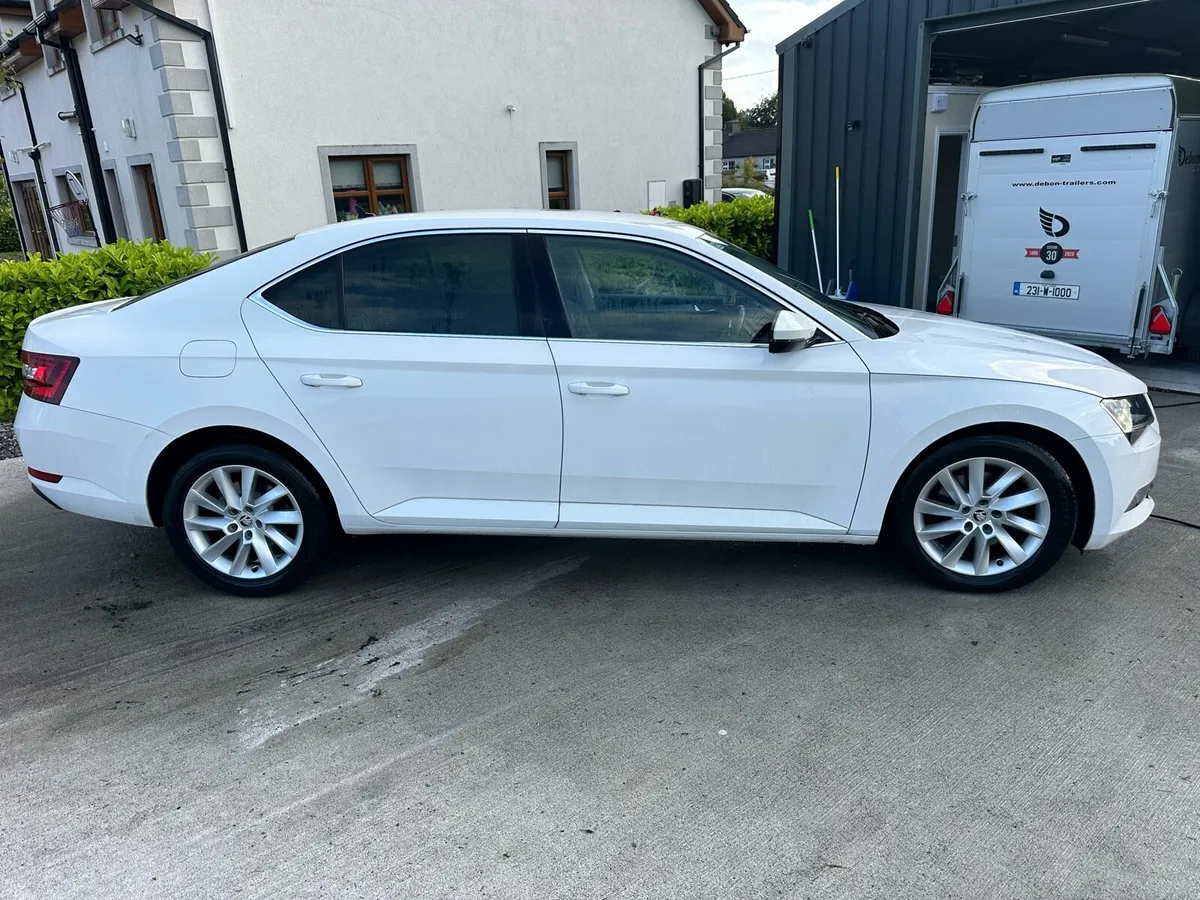 2019 SKODA SUPERB 2.0 TDI 150 STYLE FULL LEATHER - Image 5