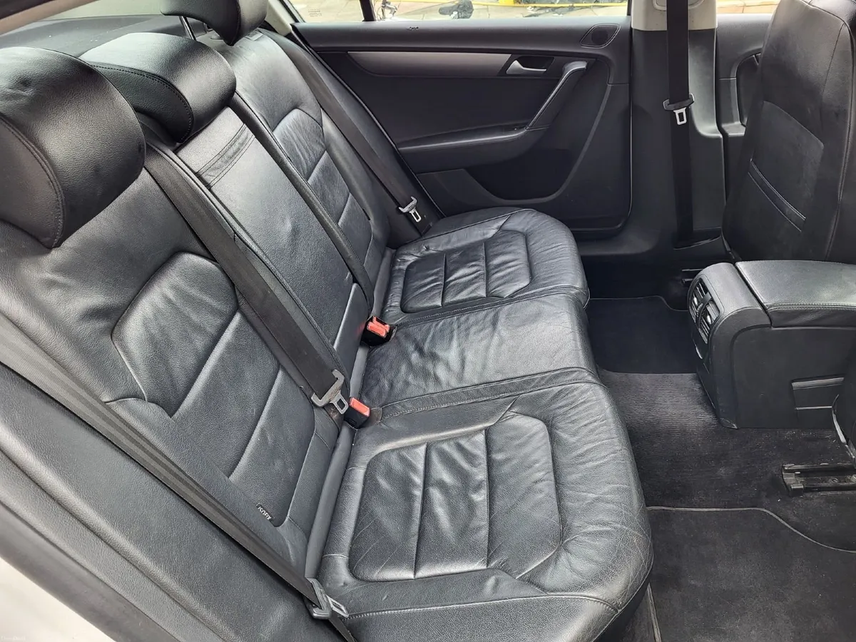 Volkswagen Passat 2014 - Image 2