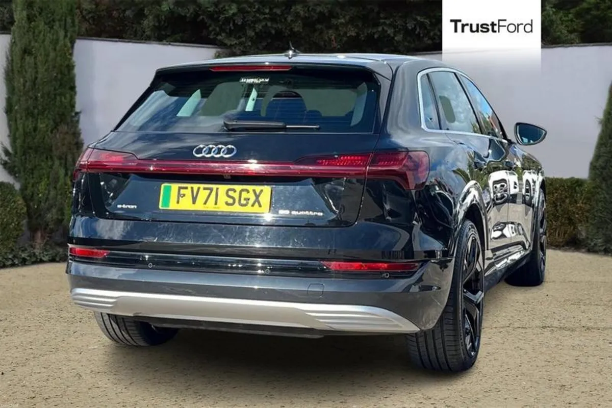 Audi e-tron 50 Technik SUV 22'' SQ5 ALLOYS  Auto q - Image 4