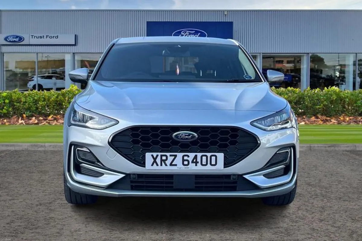 Ford Focus 1.0T EcoBoost MHEV ST-Line X Hatchback - Image 6